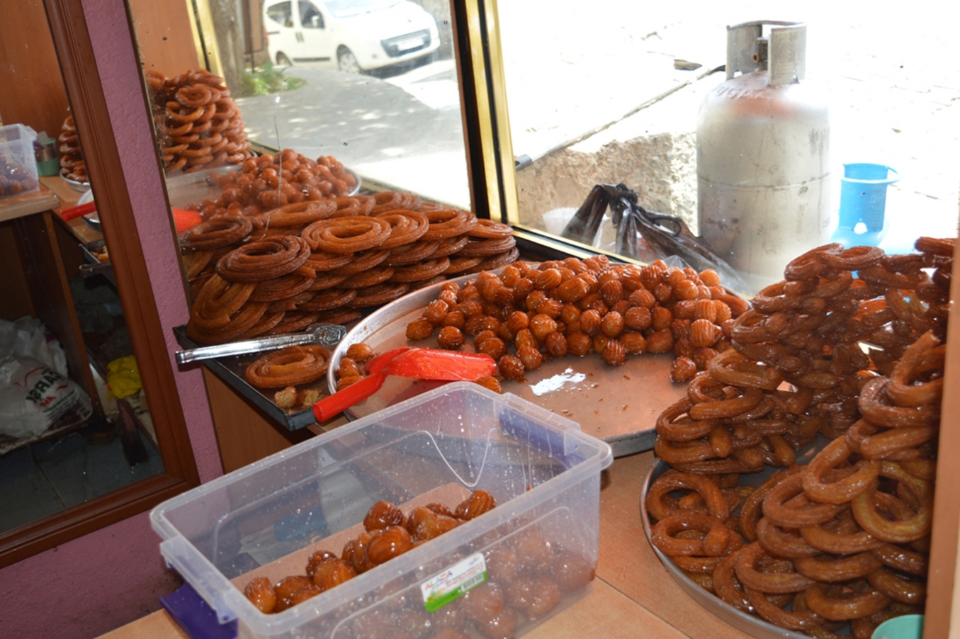 Orta ve dar gelirli vatandaşın tercihi tulumba tatlısı Orta ve dar gelirli vatandaşın tercihi tulumba tatlısı